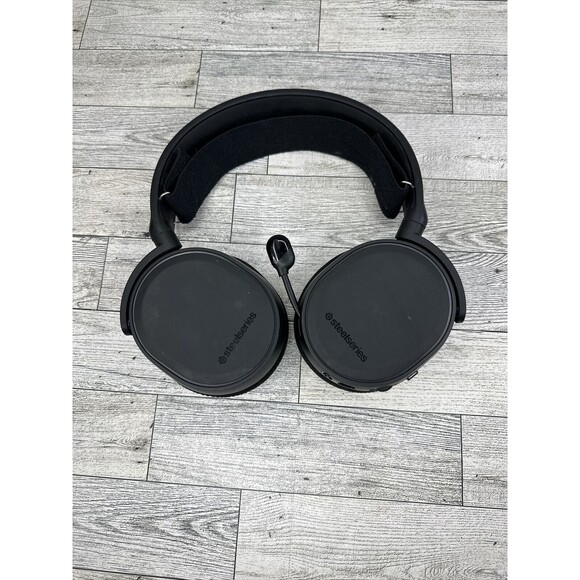 Steelseries Arctis 5 Black Wireless Gaming Headset Bluetooth for PC PS5 PS4 GUC - Picture 1 of 5